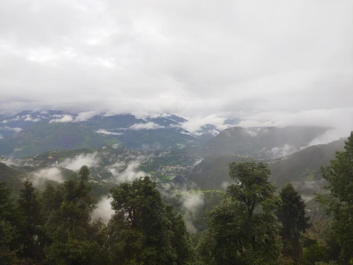 Surya Resort Dalhousie Eksteriør billede